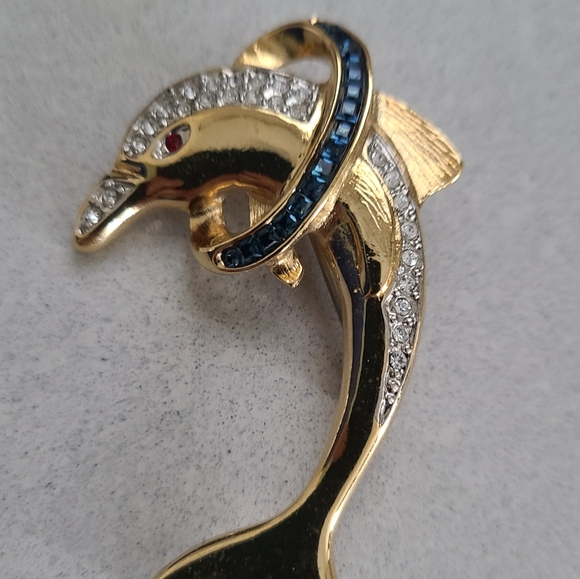 Fifth Avenue Collection of Jewellery, Dolphin Pin - Picture 4 of 7